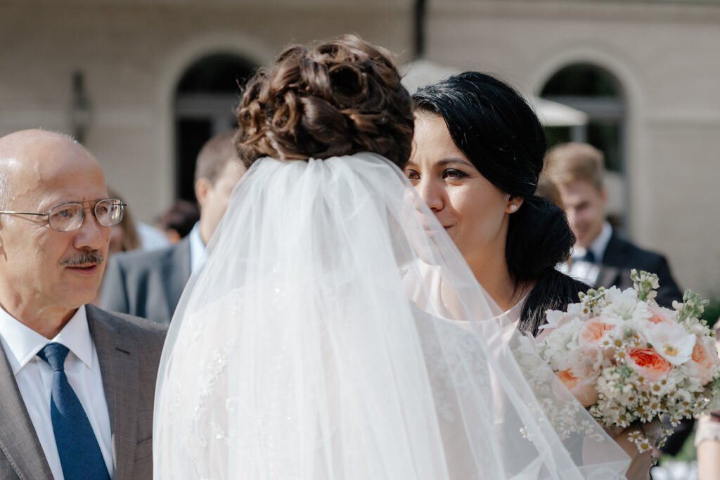 Gratulacje od gości na ślubie